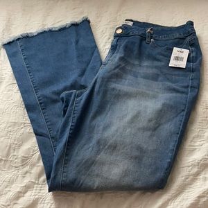 NWT Light Blue Faded Frayed Hem Flare/Bootcut Denim Jeans with Accent Belt